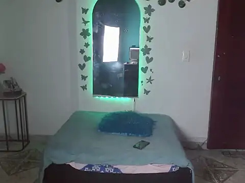 Snapshot of Ebony_luna chatting on December 20, 2025, 7:28 pm Ebony luna online show from December 20, 2025, 7:28 pm