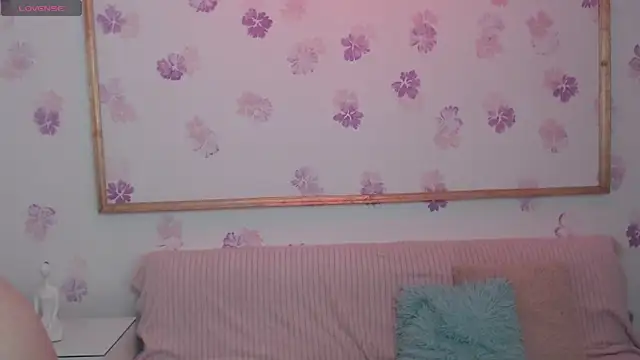 Alyy cute  online show from October 21, 2025, 2:05 pm