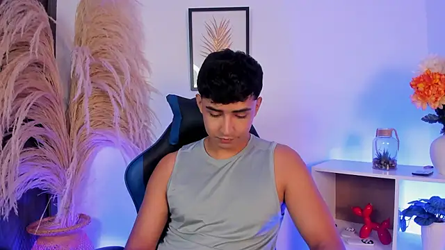 Thiago Connor21 online show from May 21, 2026, 11:46 pm