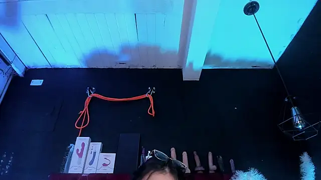 Snapshot of Cony_l chatting on November 27, 2025, 11:43 am Cony l online show from November 27, 2025, 11:43 am