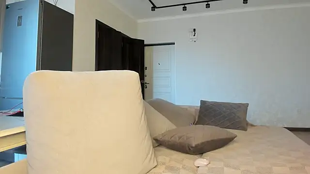 Snapshot of lona_li chatting on January 10, 2026, 10:43 am lona li online show from January 10, 2026, 10:43 am