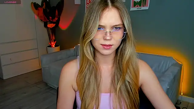 Snapshot of linakorvin chatting on November 8, 2025, 1:36 pm linakorvin online show from November 8, 2025, 1:36 pm