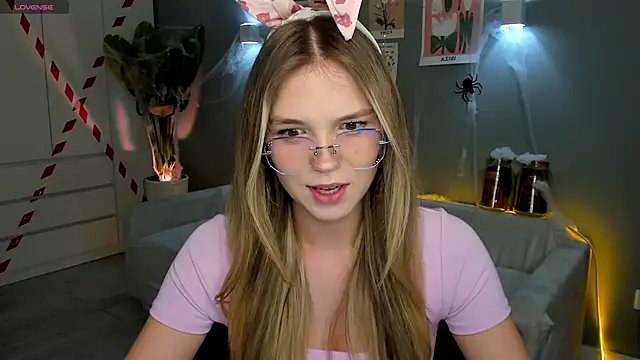 Snapshot of linakorvin chatting on October 30, 2025, 1:31 pm linakorvin online show from October 30, 2025, 1:31 pm