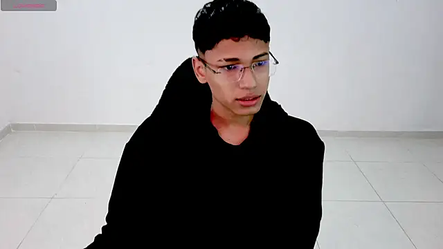 Im david02 online show from April 15, 2026, 2:10 pm