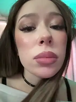 Snapshot of RollDolls chatting on November 9, 2025, 7:23 am RollDolls online show from November 9, 2025, 7:23 am