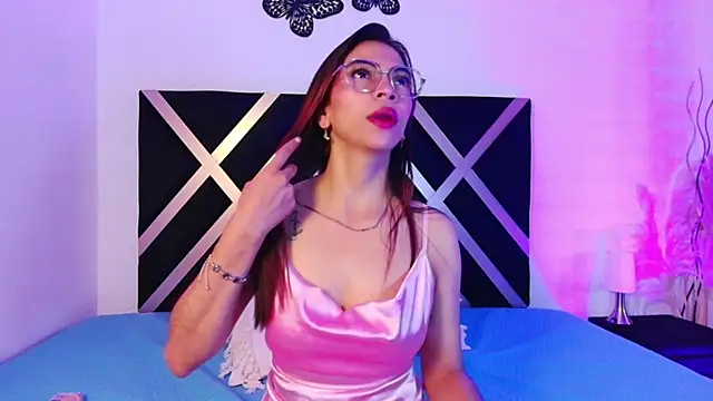 Snapshot of EvangelineBonet chatting on October 14, 2025, 12:17 pm EvangelineBonet online show from October 14, 2025, 12:17 pm