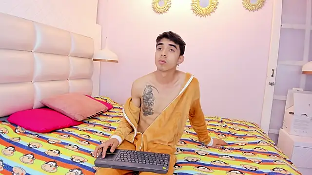 Hottie Guy online show from October 10, 2025, 6:09 pm