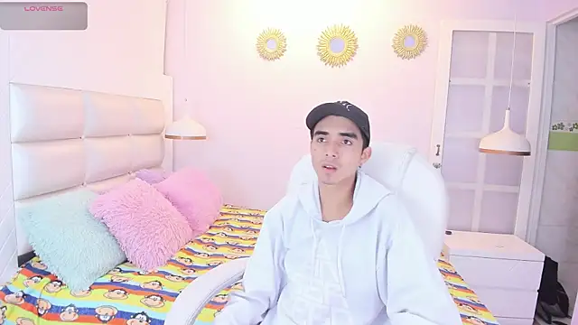 Hottie Guy online show from October 30, 2025, 12:25 pm