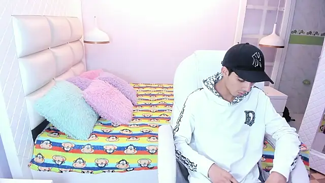 Hottie Guy online show from October 25, 2025, 12:17 pm