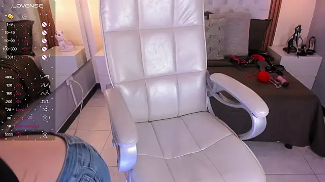 GabrielaaStone online show from November 9, 2025, 4:49 am