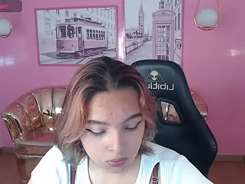 Snapshot of mia_foster_t chatting on October 31, 2025, 2:13 pm mia foster t online show from October 31, 2025, 2:13 pm