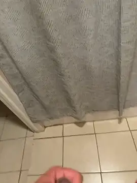 familia0210 online show from October 29, 2025, 6:01 am