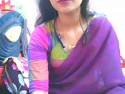 Snapshot of night_queeen7 chatting on October 28, 2025, 7:02 pm night queeen7 online show from October 28, 2025, 7:02 pm