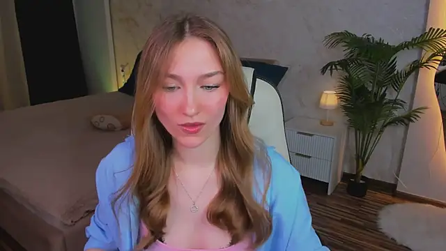 Snapshot of AngelAnabelle chatting on October 5, 2025, 8:43 pm AngelAnabelle online show from October 5, 2025, 8:43 pm