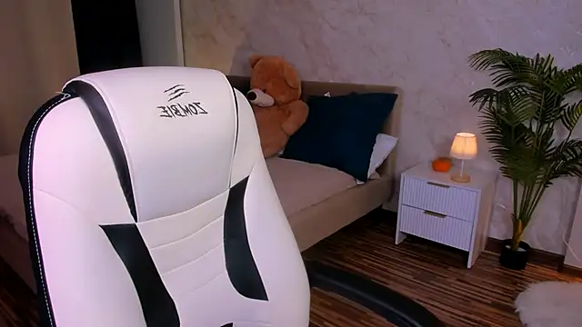 Snapshot of AngelAnabelle chatting on November 12, 2025, 11:52 pm AngelAnabelle online show from November 12, 2025, 11:52 pm