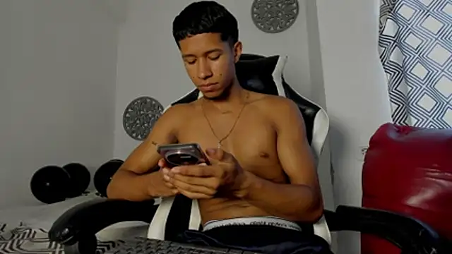 MaxVibe420 online show from October 19, 2025, 5:59 pm