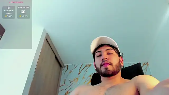 ElianKeiser online show from April 18, 2026, 7:58 pm