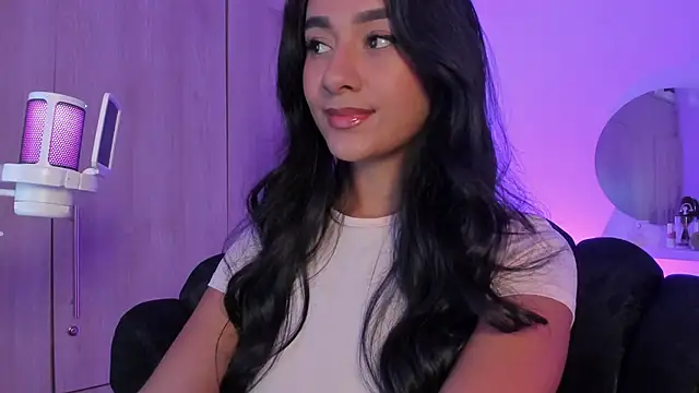 Snapshot of anne_leee chatting on June 25, 2026, 9:53 pm anne leee online show from June 25, 2026, 9:53 pm