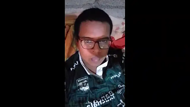 Snapshot of Ronald_ban chatting on October 5, 2025, 7:37 pm Ronald ban online show from October 5, 2025, 7:37 pm
