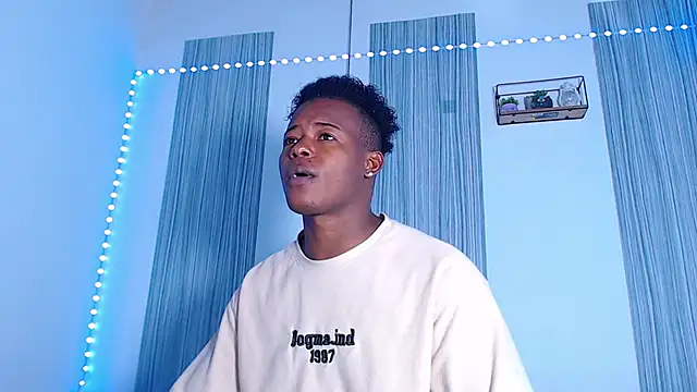 Snapshot of Dark_stallionX chatting on November 30, 2025, 3:18 am Dark stallionX online show from November 30, 2025, 3:18 am