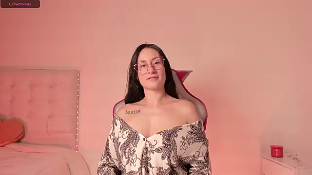 Snapshot of clover_tter_ chatting on November 9, 2025, 10:30 am clover tter online show from November 9, 2025, 10:30 am