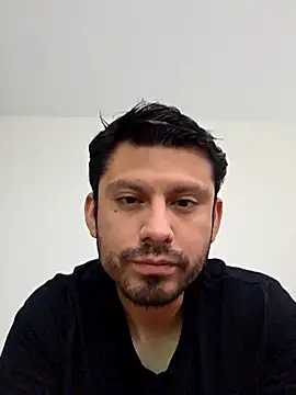 Robertoxxx89 online show from October 15, 2025, 8:28 pm