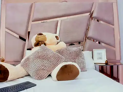 Snapshot of ValentineRouse chatting on October 11, 2025, 8:54 pm ValentineRouse online show from October 11, 2025, 8:54 pm