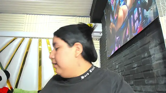 DulcineaSaenz online show from October 15, 2025, 7:44 pm