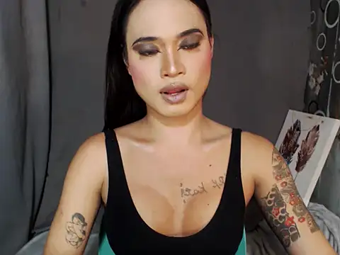 TSsexy LOVERxxxx online show from November 12, 2025, 4:33 pm