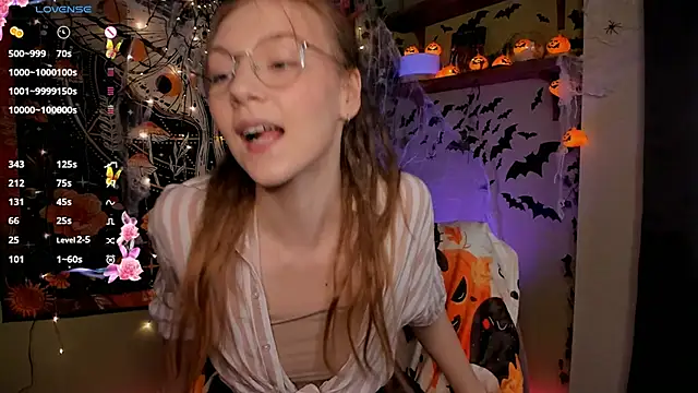 Snapshot of lyra_thenymph chatting on October 23, 2025, 10:36 am lyra thenymph online show from October 23, 2025, 10:36 am