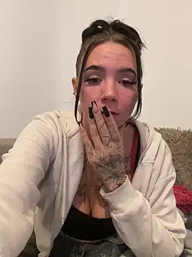 Snapshot of YoungZoexx chatting on November 10, 2025, 7:19 pm YoungZoexx online show from November 10, 2025, 7:19 pm