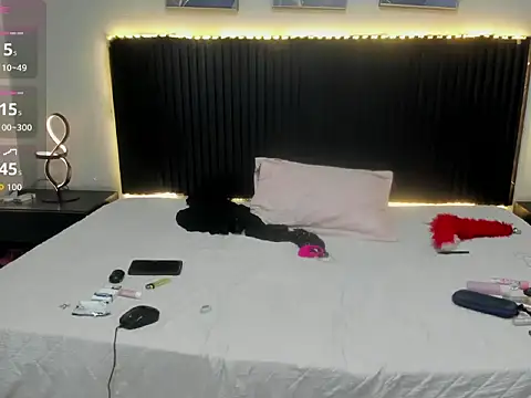 Julieta Slav3 online show from February 5, 2026, 8:04 pm