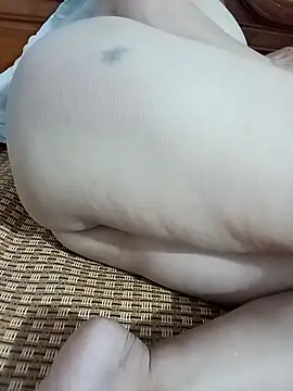 Snapshot of tulip-bae chatting on November 15, 2025, 1:42 am tulip-bae online show from November 15, 2025, 1:42 am