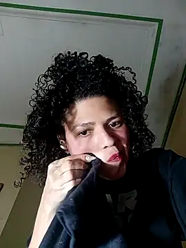 Snapshot of Larissinhamm chatting on October 3, 2025, 5:20 am Larissinhamm online show from October 3, 2025, 5:20 am