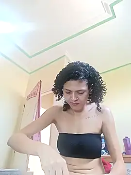 Snapshot of Larissinhamm chatting on October 17, 2025, 5:59 pm Larissinhamm online show from October 17, 2025, 5:59 pm