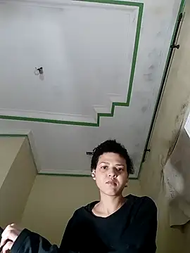 Snapshot of Larissinhamm chatting on October 9, 2025, 7:42 am Larissinhamm online show from October 9, 2025, 7:42 am