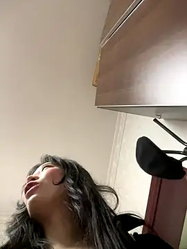 Snapshot of yourkeer chatting on November 3, 2025, 8:29 am yourkeer online show from November 3, 2025, 8:29 am