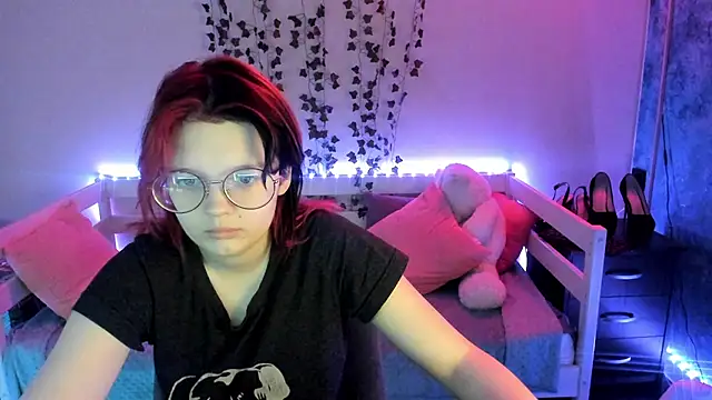 Snapshot of shy_elina01 chatting on November 25, 2025, 11:32 am shy elina01 online show from November 25, 2025, 11:32 am