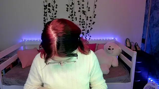 Snapshot of shy_elina01 chatting on November 12, 2025, 10:52 am shy elina01 online show from November 12, 2025, 10:52 am