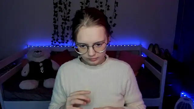 Snapshot of shy_elina01 chatting on November 6, 2025, 10:41 am shy elina01 online show from November 6, 2025, 10:41 am