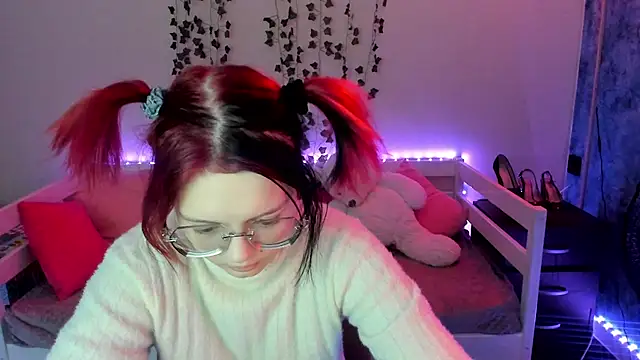 Snapshot of shy_elina01 chatting on November 18, 2025, 10:18 am shy elina01 online show from November 18, 2025, 10:18 am