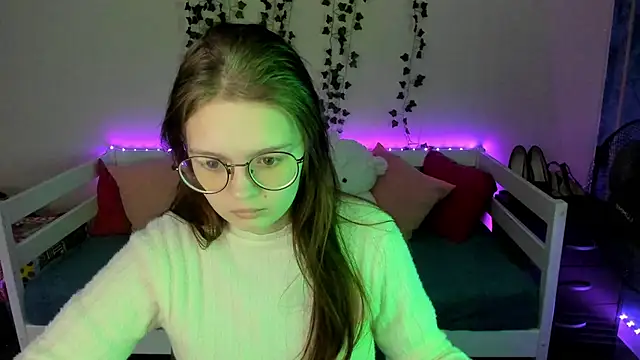 Snapshot of shy_elina01 chatting on October 24, 2025, 10:47 am shy elina01 online show from October 24, 2025, 10:47 am