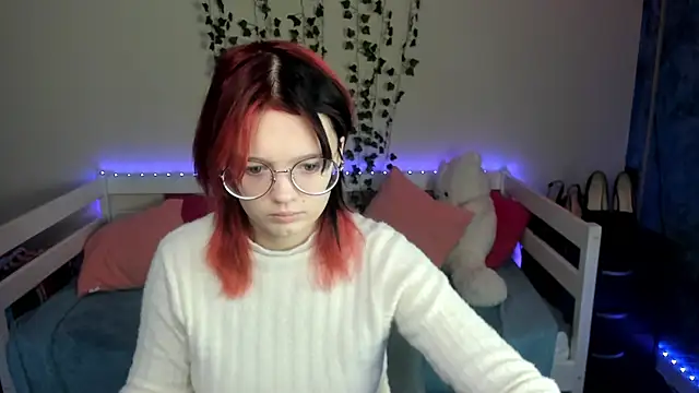 Snapshot of shy_elina01 chatting on November 24, 2025, 10:26 am shy elina01 online show from November 24, 2025, 10:26 am