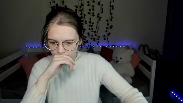 Snapshot of shy_elina01 chatting on November 3, 2025, 10:52 am shy elina01 online show from November 3, 2025, 10:52 am