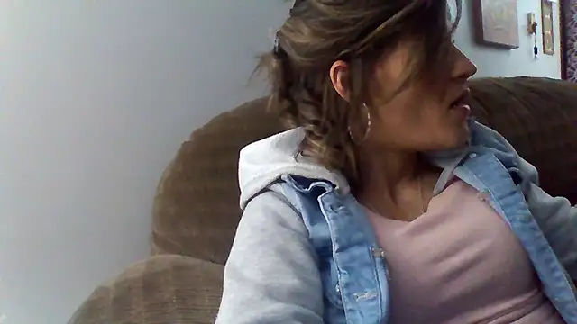 Snapshot of Rileyy7tk chatting on November 3, 2025, 3:45 am Rileyy7tk online show from November 3, 2025, 3:45 am