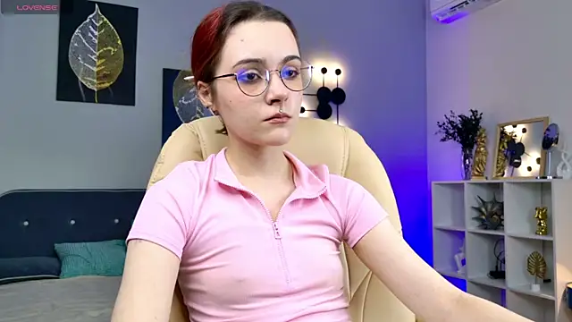 ElizabethMilller  online show from November 18, 2025, 9:51 pm