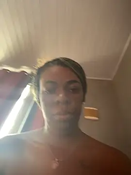 Priihmedeiros online show from July 28, 2026, 11:17 am