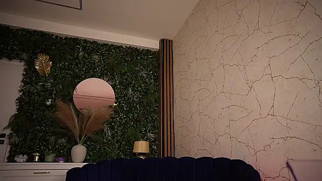 sisi von dee online show from March 24, 2026, 8:42 pm