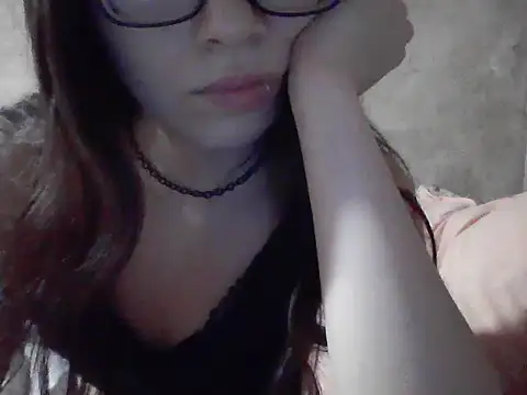 Snapshot of miaahot69 chatting on December 4, 2025, 8:13 am miaahot69 online show from December 4, 2025, 8:13 am