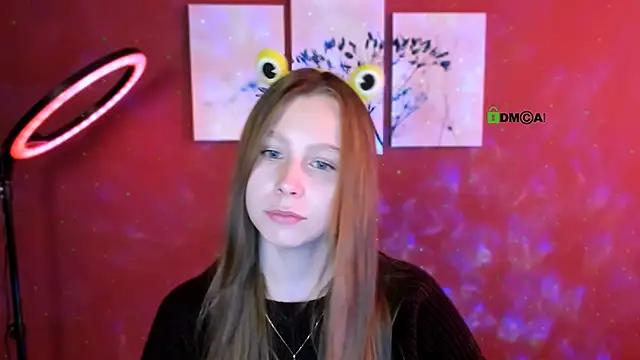Snapshot of esme_moore_ chatting on October 8, 2025, 8:49 am esme moore  online show from October 8, 2025, 8:49 am